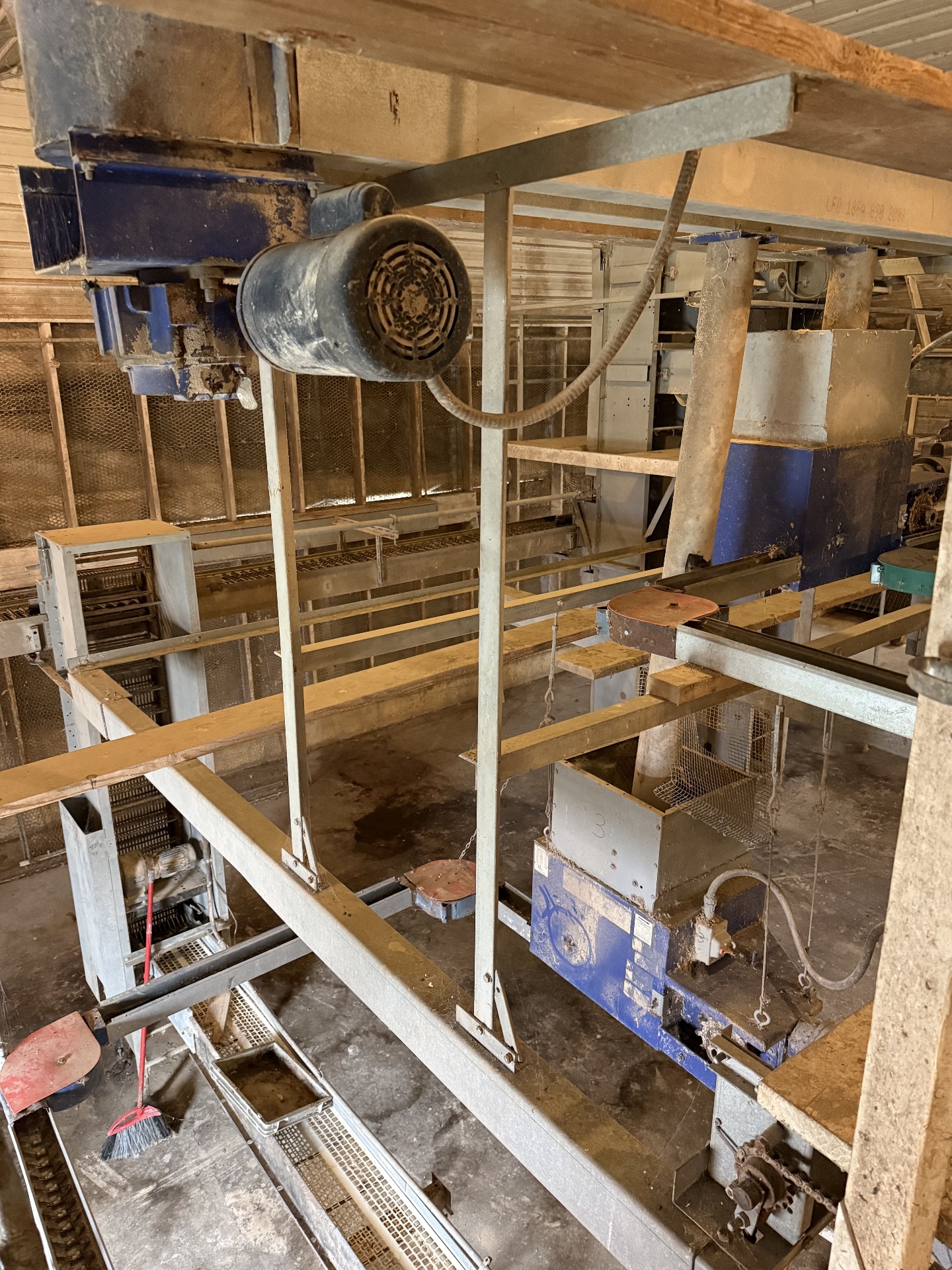 RED-L Aviary System photo 21